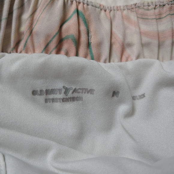 Old Navy Women's Medium Stretchtech Dry Quick Dolphin Hem Run Shorts - Picture 6 of 11